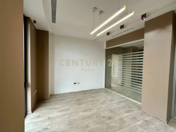 Tirane, jap me qera ambjent biznesi Kati 8, 146 m² 2.200 € (park gate rezidence)