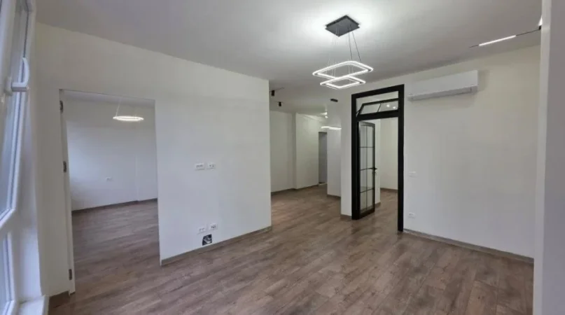 Tirane, shitet apartament 2+1 Kati 3, 63 m² 192.000 € (Kryqezimi rruges “Elbasanit”, perballe Downtown)