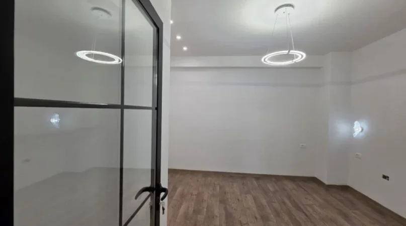 Tirane, shitet apartament 2+1 Kati 3, 63 m² 192.000 € (Kryqezimi rruges “Elbasanit”, perballe Downtown)