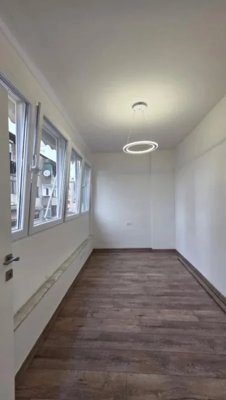 Tirane, shitet apartament 2+1 Kati 3, 63 m² 192.000 € (Kryqezimi rruges “Elbasanit”, perballe Downtown)