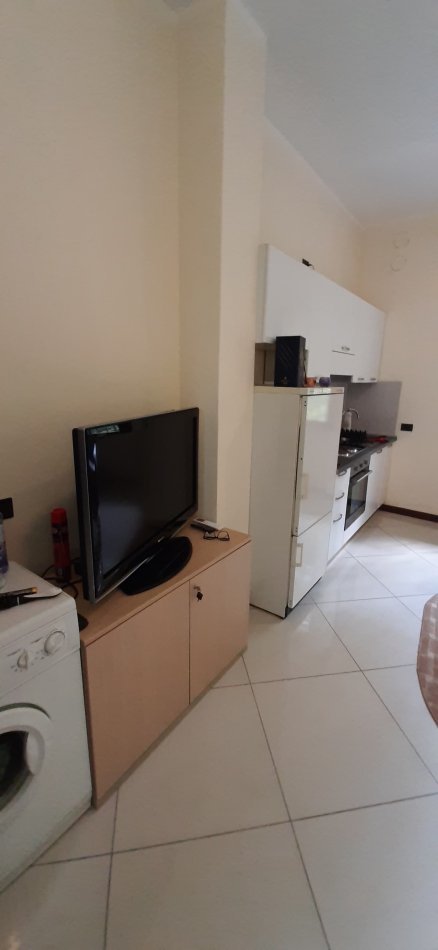 Tirane, jepet me qera apartament Kati 0, 35 m² 306 € (Rruga Aleksander Moisiu)