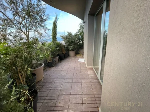 Tirane, jepet me qera ambjent biznesi Kati 10, 115 m² 2.300 € (rezidenca lion park)