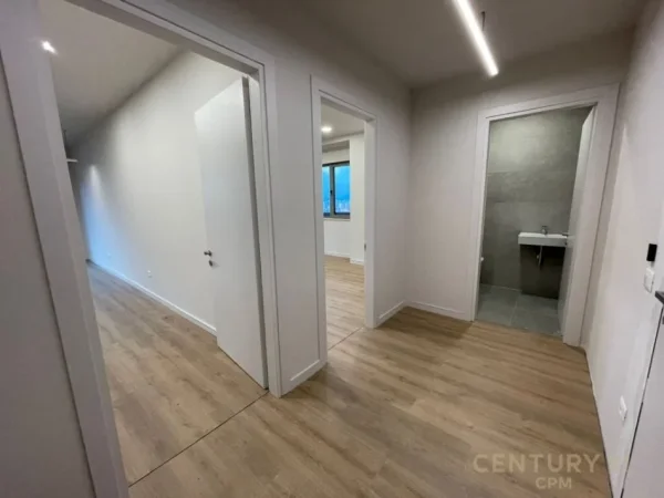Tirane, jepet me qera ambjent biznesi Kati 10, 115 m² 2.300 € (rezidenca lion park)