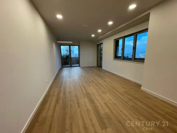 Tirane, jepet me qera ambjent biznesi Kati 10, 115 m² 2.300 € (rezidenca lion park)