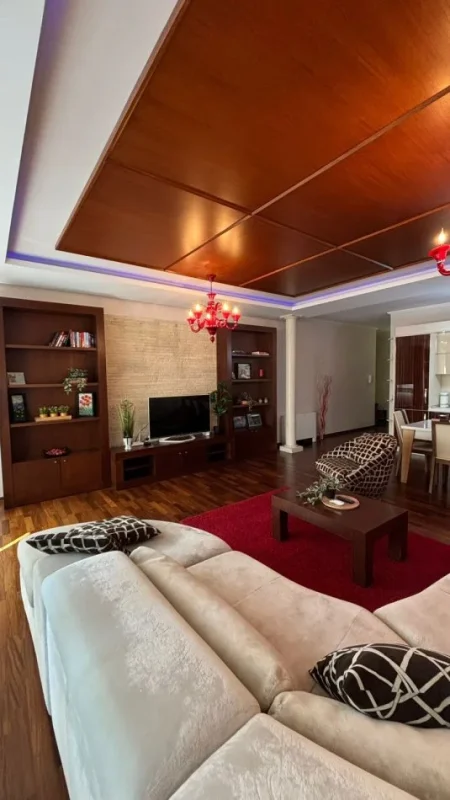 Tirane, jepet me qera apartament 2+1+Aneks+Ballkon Kati 4, 115 m² 1.200 € (Ambasador 3)