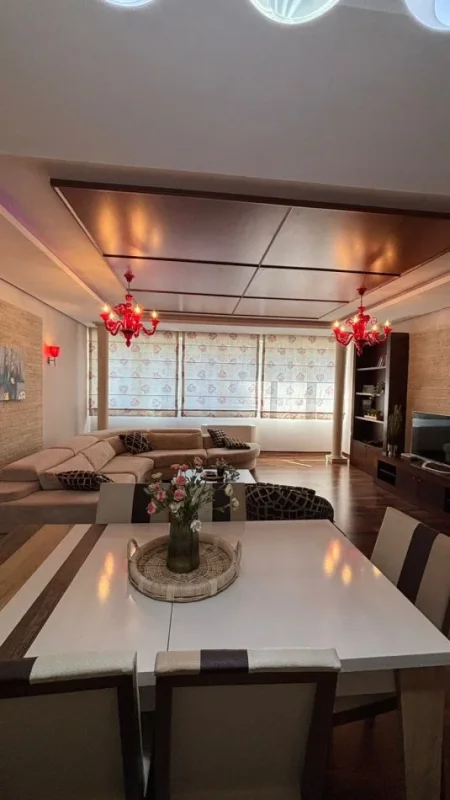 Tirane, jepet me qera apartament 2+1+Aneks+Ballkon Kati 4, 115 m² 1.200 € (Ambasador 3)