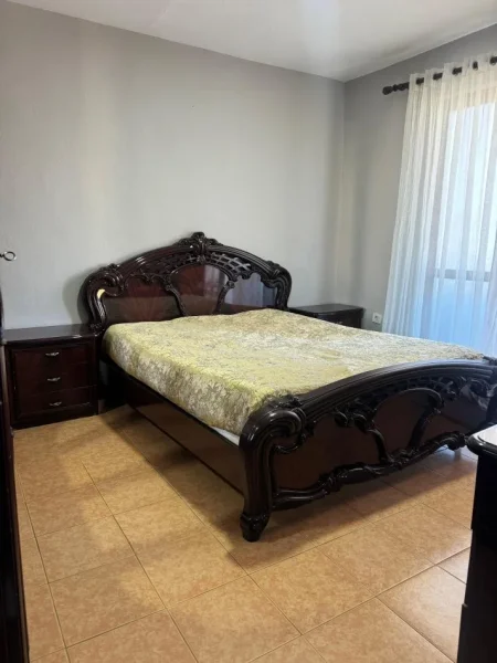 Tirane, jepet me qera 2+1+Ballkon Kati 5, 70 m² 500 € (TREGU ELEKTRIK)