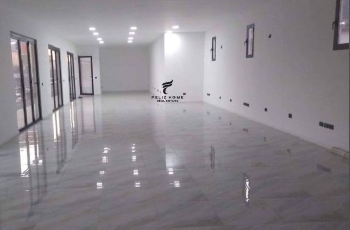 Tirane, jepet me qera dyqan Kati 0, 180 m² 900 € (21 DHJETORI)