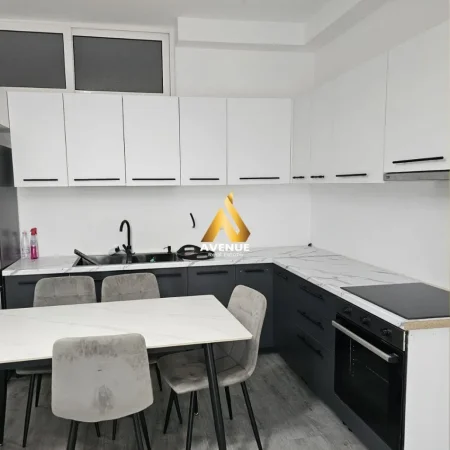 Tirane, jepet me qera apartament 2+1+Ballkon Kati 3, 75 m² 650 € (5 maji)