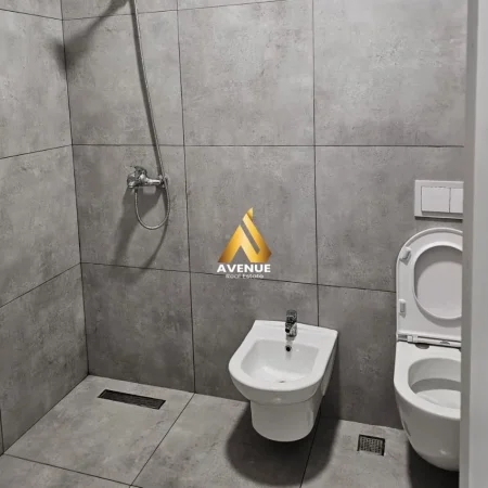 Tirane, jepet me qera apartament 2+1+Ballkon Kati 3, 75 m² 650 € (5 maji)