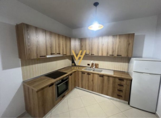 Tirane, jepet me qera apartament 2+1+Ballkon Kati 2, 90 m² 500 € (UNAZA E RE)