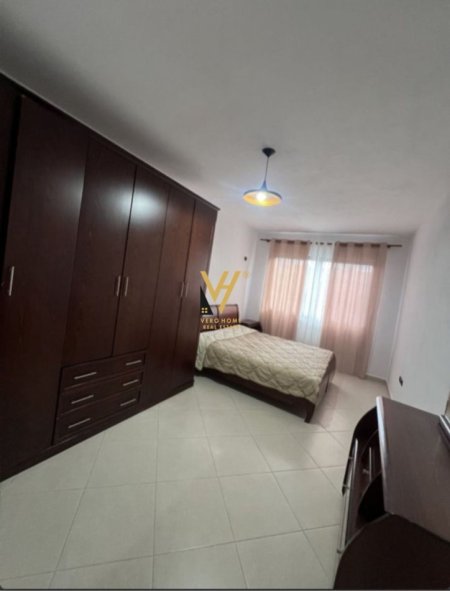 Tirane, jepet me qera apartament 2+1+Ballkon Kati 2, 90 m² 500 € (UNAZA E RE)