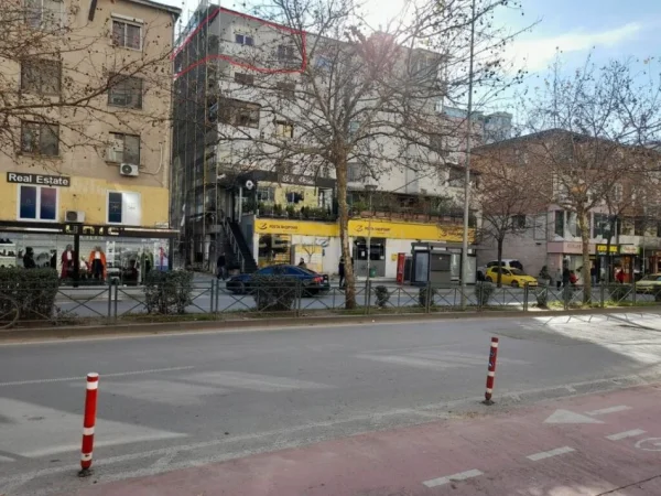Tirane, jepet me qera zyre Kati 5, 181 m² 1.000 € (sheshi willson)