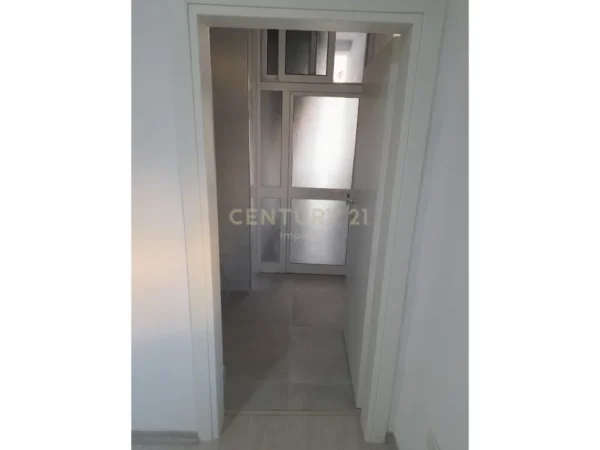 Tirane, jepet me qera zyre Kati 5, 181 m² 1.000 € (sheshi willson)