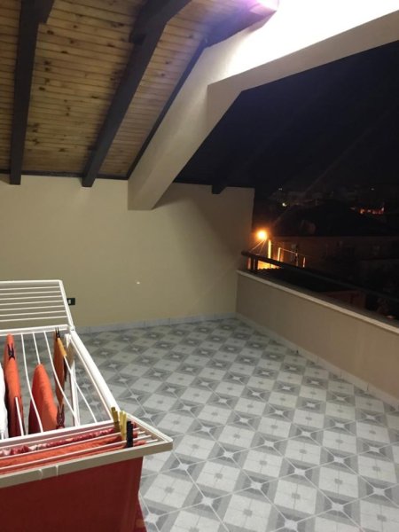 Tirane, jepet me qera apartament 3+1+Ballkon Kati 3, 120 m² 550 € (Xhamlliku)