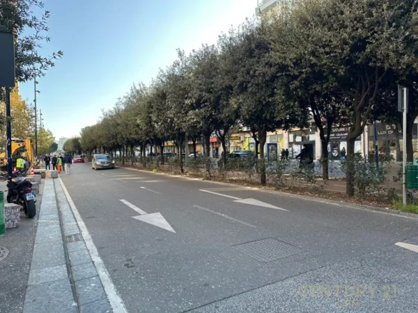 Tirane, jepet me qera ambjent biznesi Kati 1, 1.150 m² 26.500 € (bulevardi i zogu i pare)