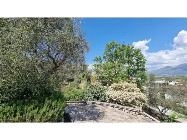 Tirane, shes truall , 5.500 m² 3.500.000 € (Prane Teg)