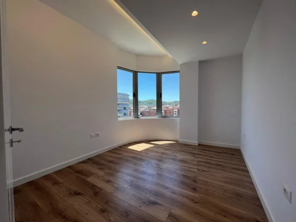 Tirane, shitet apartament 2+1 Kati 10, 101 m² 212.000 € (rruga e kavajes)