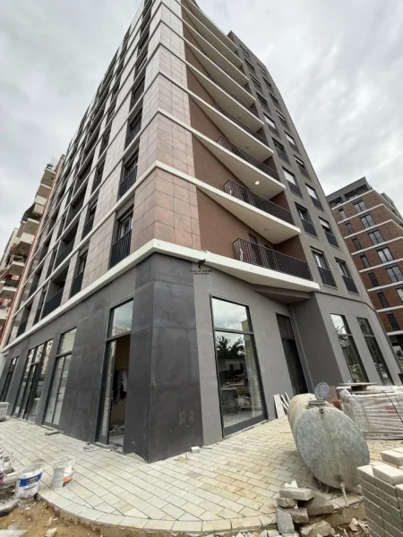 Tirane, jepet me qera dyqan Kati 0, 60 m² 700 € (ASTIR)