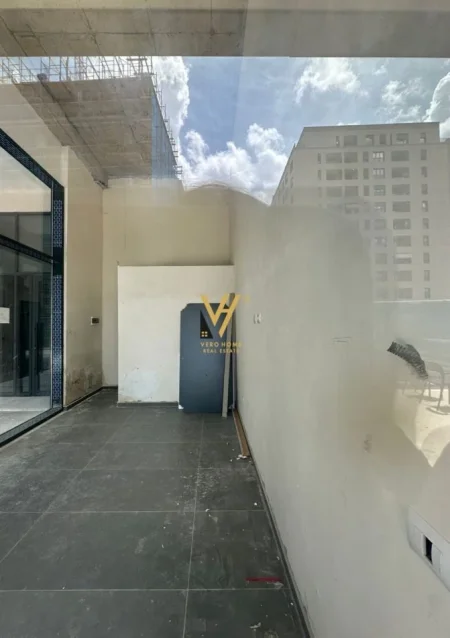 Tirane, jepet me qera dyqan Kati 0, 22 m² 350 € (ISH FUSHA E AVIACIONIT)