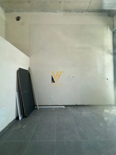 Tirane, jepet me qera dyqan Kati 0, 22 m² 350 € (ISH FUSHA E AVIACIONIT)