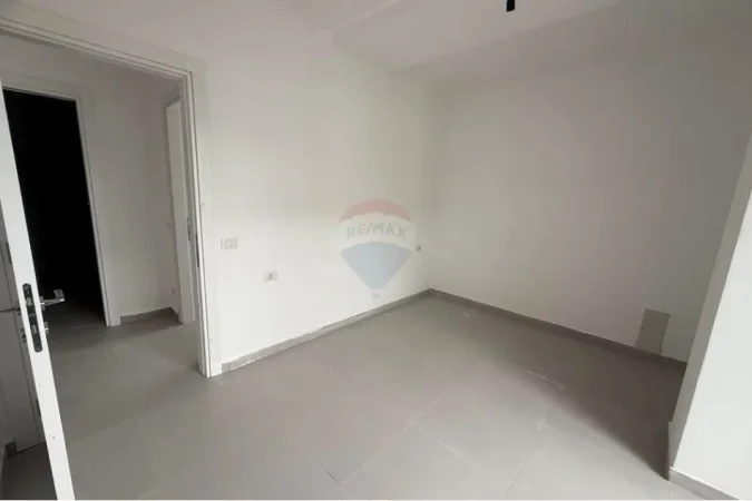 Tirane, shitet 2+1+Ballkon Kati 7, 84 m² 94.000 € (univers city)