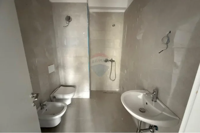 Tirane, shitet 2+1+Ballkon Kati 7, 84 m² 94.000 € (univers city)