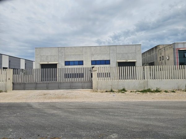 Tirane, jepet me qera magazine Kati 0, 3.500 m² 10.500 € (AUTOSTRADA TIRANE-DURRES)
