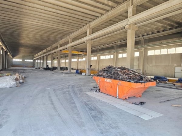 Tirane, jepet me qera magazine Kati 0, 3.500 m² 10.500 € (AUTOSTRADA TIRANE-DURRES)