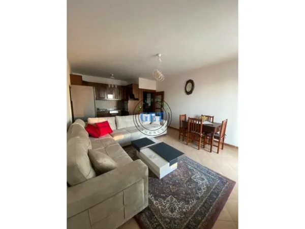 Shqiperi, jepet me qera apartament 3+1+Ballkon , 100 m² 450 € 