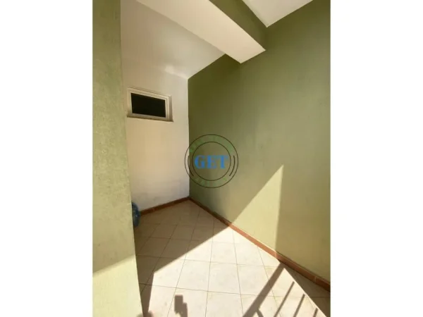 Shqiperi, jepet me qera apartament 3+1+Ballkon , 100 m² 450 € 