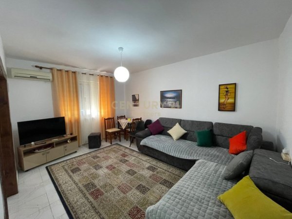 Tirane, jepet me qera apartament 2+1 Kati 5, 75 m² 450 € (PRANE GLOBE)