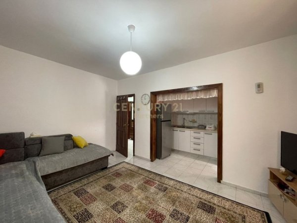 Tirane, jepet me qera apartament 2+1 Kati 5, 75 m² 450 € (PRANE GLOBE)