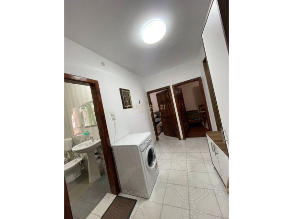 Tirane, jepet me qera apartament 2+1 Kati 5, 75 m² 450 € (PRANE GLOBE)