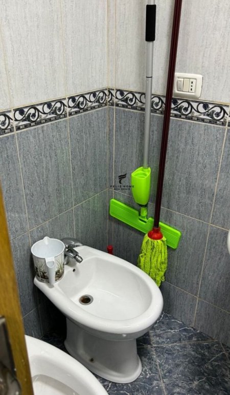 Tirane, jepet me qera apartament 1+1+Ballkon Kati 6, 60 m² 550 € (ISH EKSPOZITA)