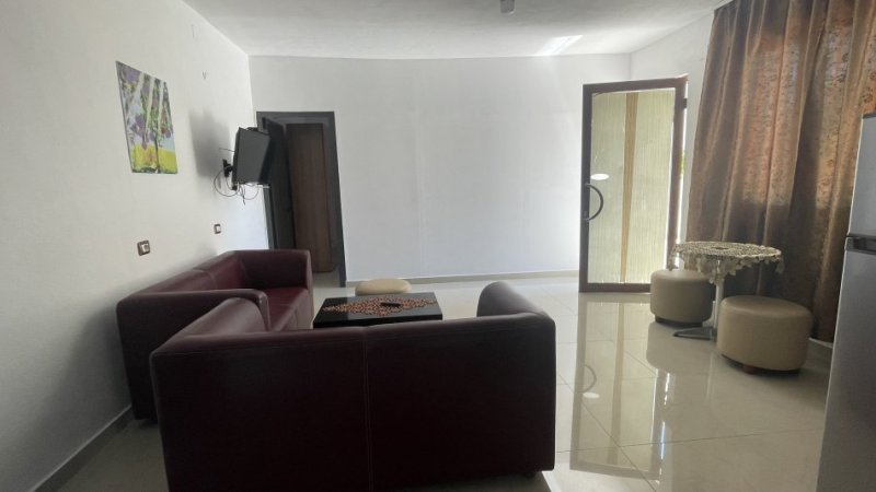 Tirane, jap me qera shtepi 1+1 Kati 1, 50 m² 270 € (Azem Galica, Tirane)