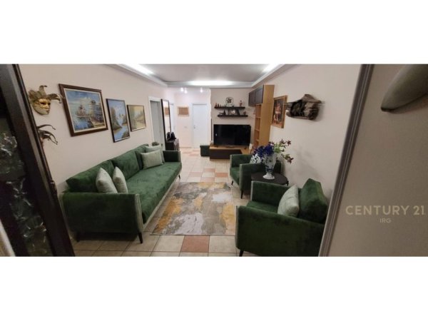 Tirane, jepet me qera apartament 2+1 Kati 1, 100 m² 800 € (ST.DINAMO)
