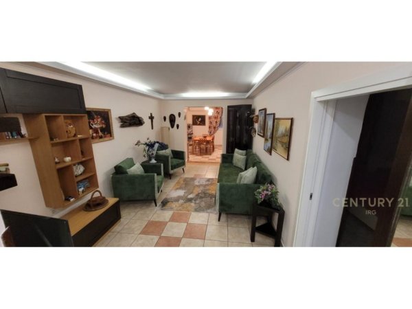 Tirane, jepet me qera apartament 2+1 Kati 1, 100 m² 800 € (ST.DINAMO)