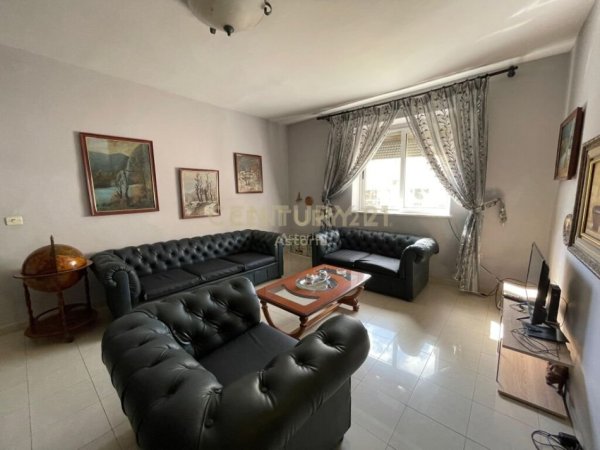 Tirane, jepet me qera apartament 2+1 Kati 3, 53 m² 600 € (RRUGA E DURRESIT)