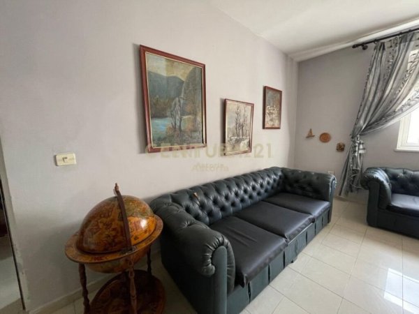 Tirane, jepet me qera apartament 2+1 Kati 3, 53 m² 600 € (RRUGA E DURRESIT)