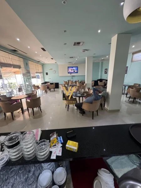 Tirane, jepet me qera bar-kafe Kati 0, 250 m² 1.500 € (MËZEZË)