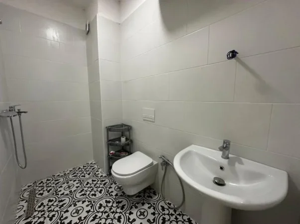 Tirane, jepet me qera zyre Kati 3, 94 m² 750 € (Qemal Stafa)