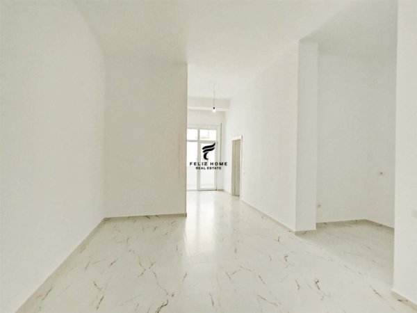 Tirane, jepet me qera zyre Kati 3, 89 m² 900 € (QENDER)