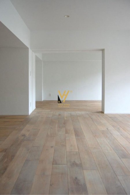 Tirane, jepet me qera zyre Kati 0, 140 m² 900 € (PAZARI I RI)