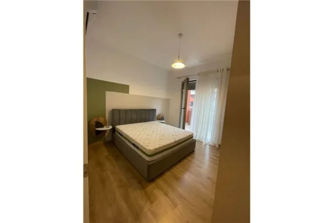 Tirane, jepet me qera 1+1+Ballkon Kati 2, 65 m² 650 € (Rruga e Kavajes)