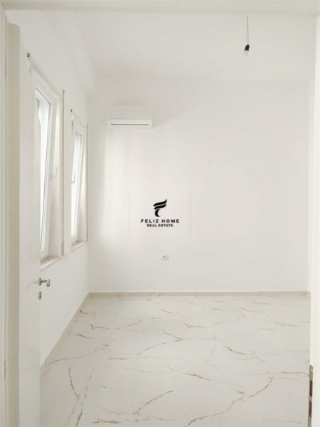Tirane, jepet me qera apartament 2+1+Ballkon Kati 3, 89 m² 900 € (QENDER)