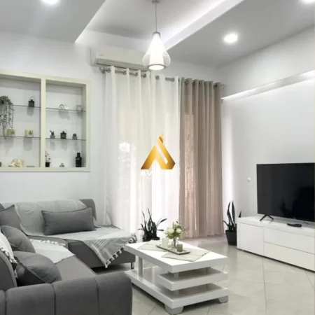 Tirane, jepet me qera apartament 1+1+Ballkon Kati 2, 70 m² 600 € (kopshti botanik)