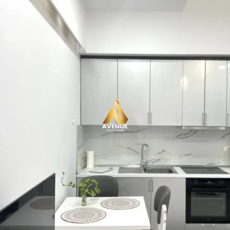 Tirane, jepet me qera apartament 1+1+Ballkon Kati 2, 70 m² 600 € (kopshti botanik)