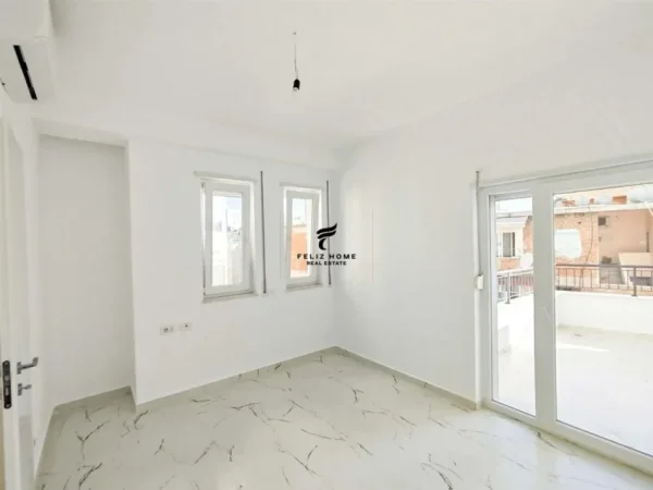 Tirane, jepet me qera zyre Kati 4, 87 m² 967 € (QENDER)