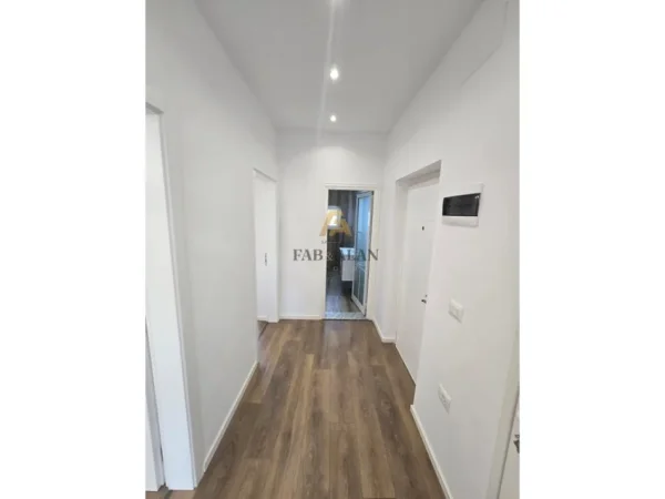 Tirane, shitet apartament 2+1+2 Kati 4, 75 m² 185.000 € (Rruga Myslym Shyri)